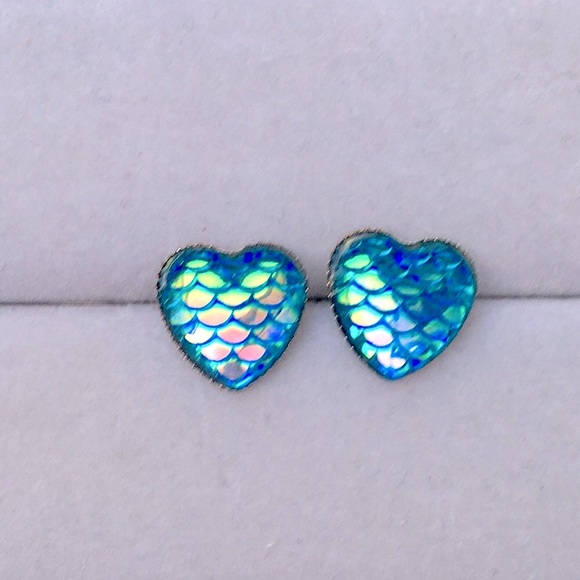 Iridescent Turquoise Aurora Borealis Mermaid Heart Earrings - Picture 5 of 5